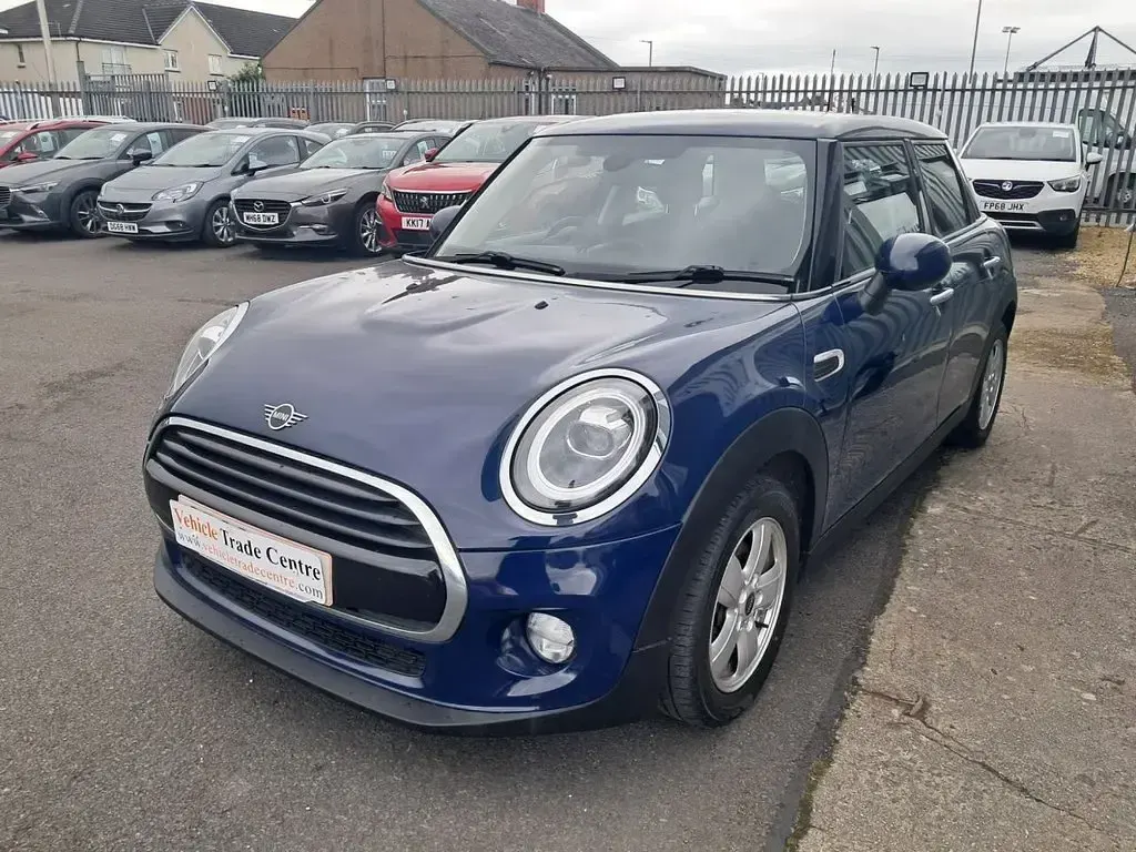 Used Mini Cooper D Hatch 116 HP (85 kW) 2018 Blue Hatchback