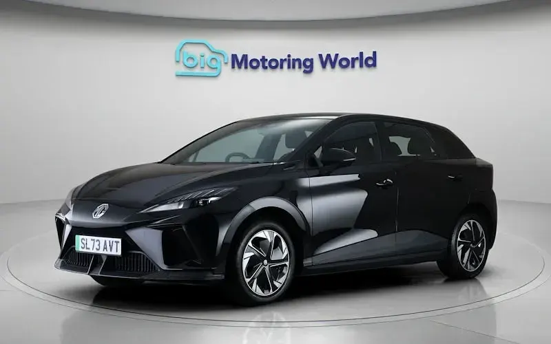 Begagnad MG MG4 EV SE 319 kW (435 HK) 2023 Svart Halvkombi
