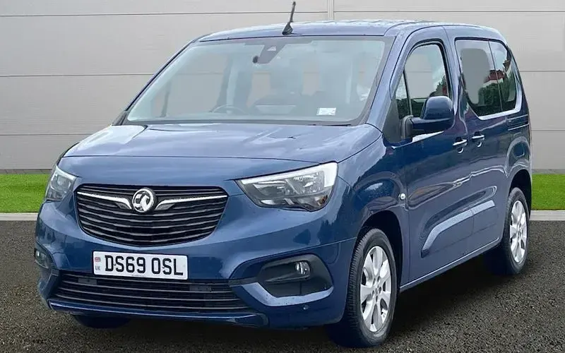 Used Vauxhall Combo S 131 HP (96 kW) 2019 Blue MPV
