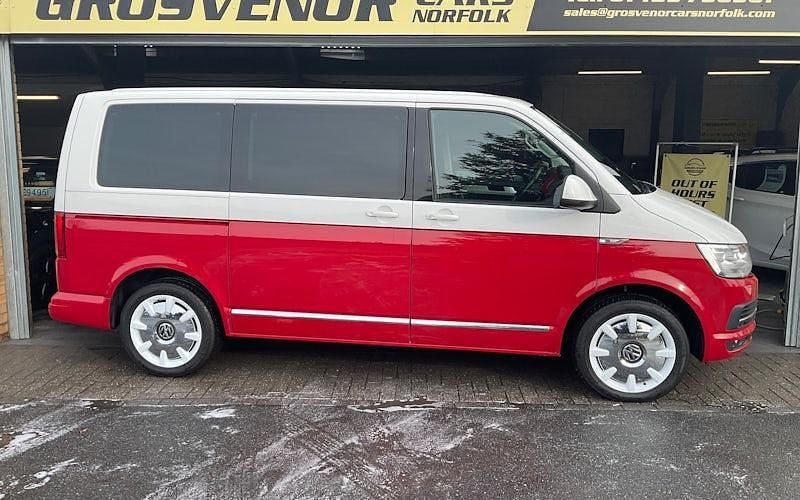 Used VW Caravelle Generation Six 204 HP (150 kW) 2016 Red MPV