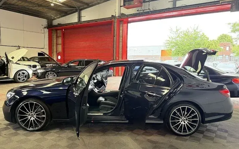 Used Mercedes E200 AMG line 200 HP (147 kW) 2022 Blue Sedan