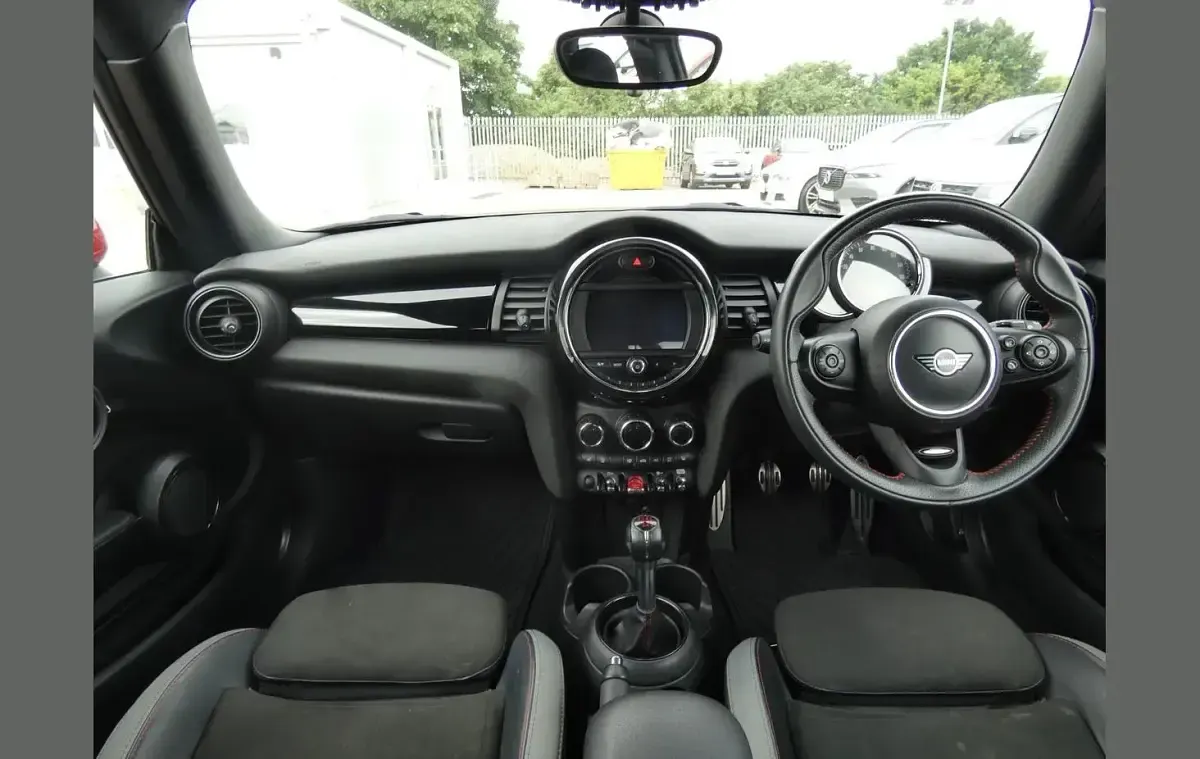 Used Mini John Cooper Works Comfort 228 HP (167 kW) 2020 Green Hatchback