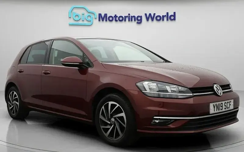 Begagnad VW Golf VII Match 116 HK (85 kW) 2019 Röd Halvkombi
