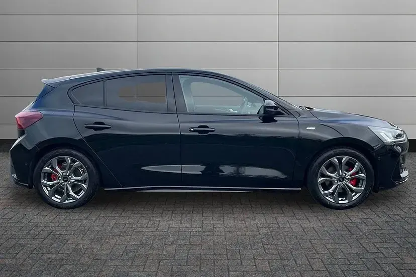 Used Ford Focus ST-Line 123 HP (90 kW) 2025 Black Hatchback