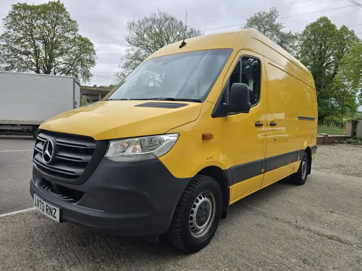 Usado Mercedes Sprinter Progressive 2020 Amarelo Van