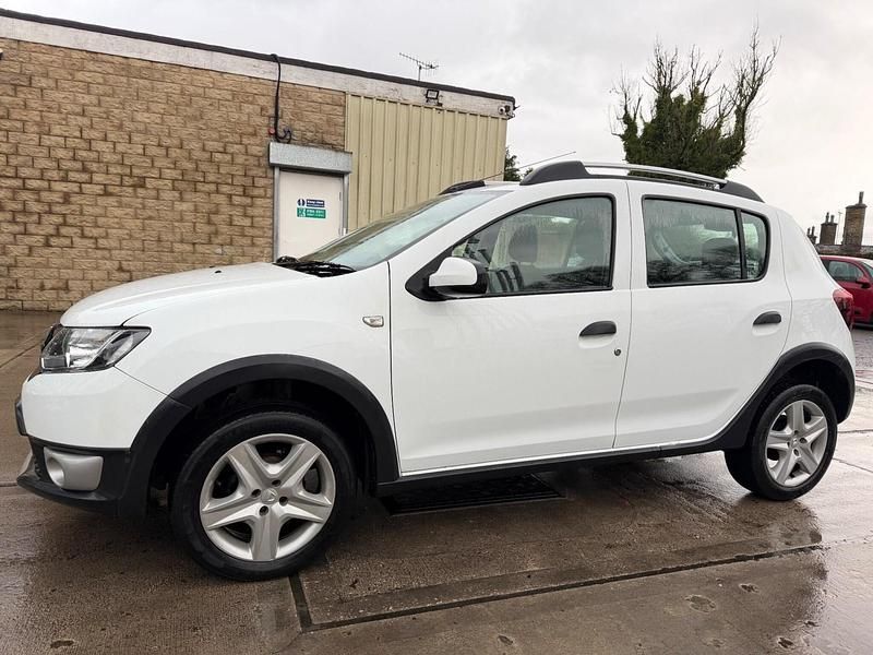 Used Dacia Sandero Ambiance 90 HP (66 kW) 2014 White Hatchback