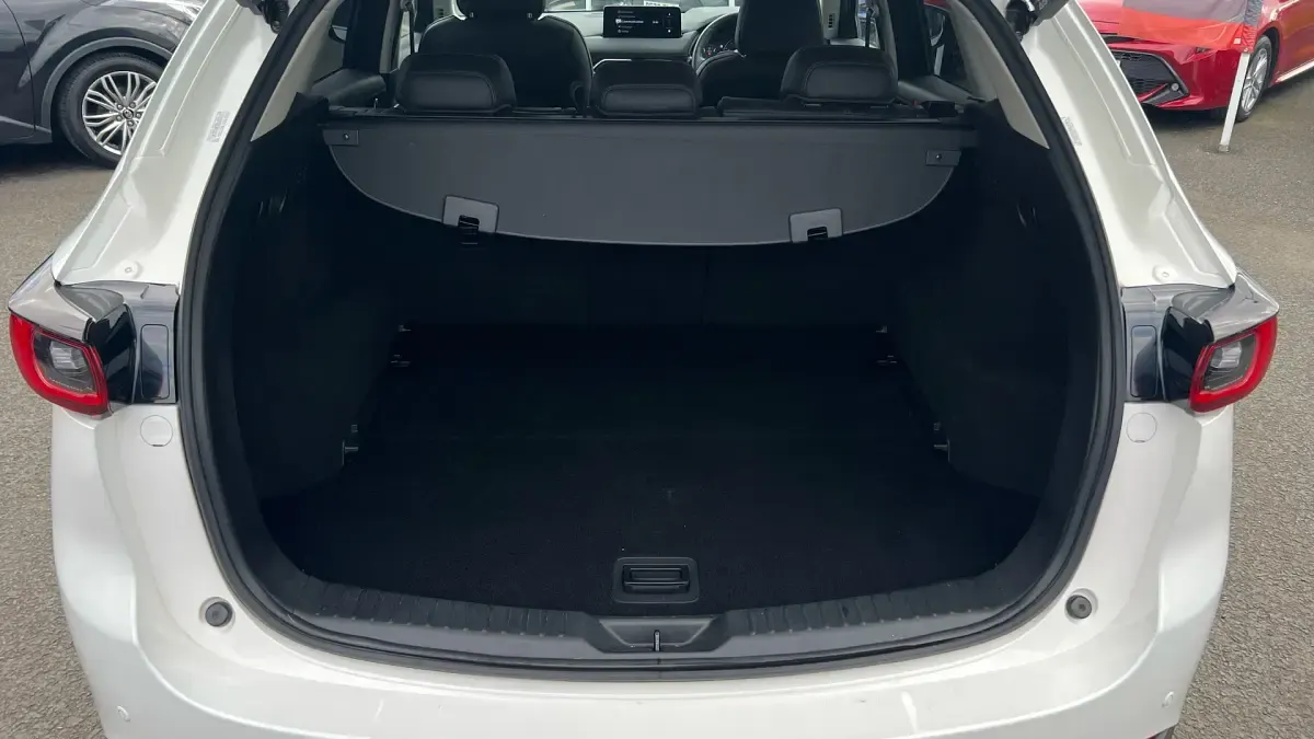 Used Mazda CX-5 Exclusive-Line 165 HP (121 kW) 2023 Special metallic  rhodium white SUV