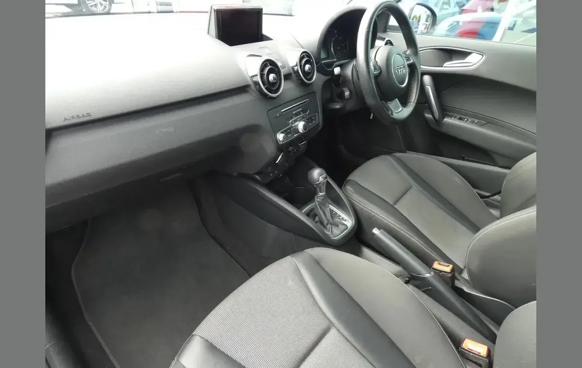 Usado Audi A1 Sport 123 CV (90 kW) 2018 Gris Utilitario
