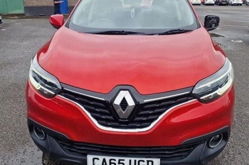 Red Used 2016 Renault Kadjar Expression+ SUV | £6,800 (Expensive) - Image 1/1