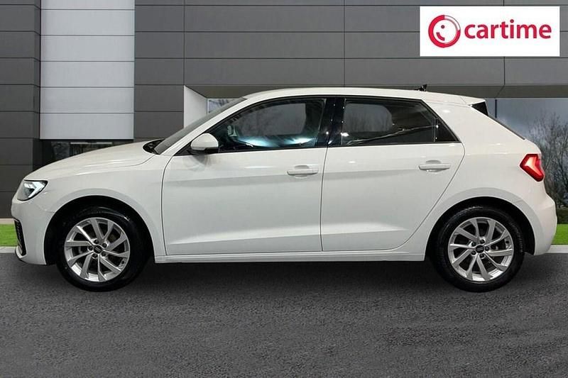Used Audi A1 Sportback Sport 95 HP (69 kW) 2022 White Hatchback