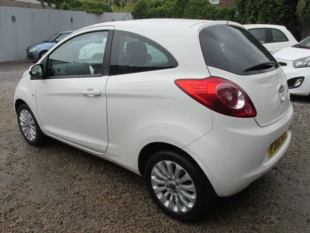 Used Ford Ka Zetec 69 HP (50 kW) 2012 White Hatchback