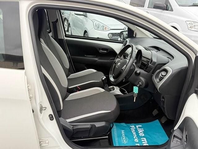 Used Toyota Aygo X-play 68 HP (50 kW) 2016 White Hatchback