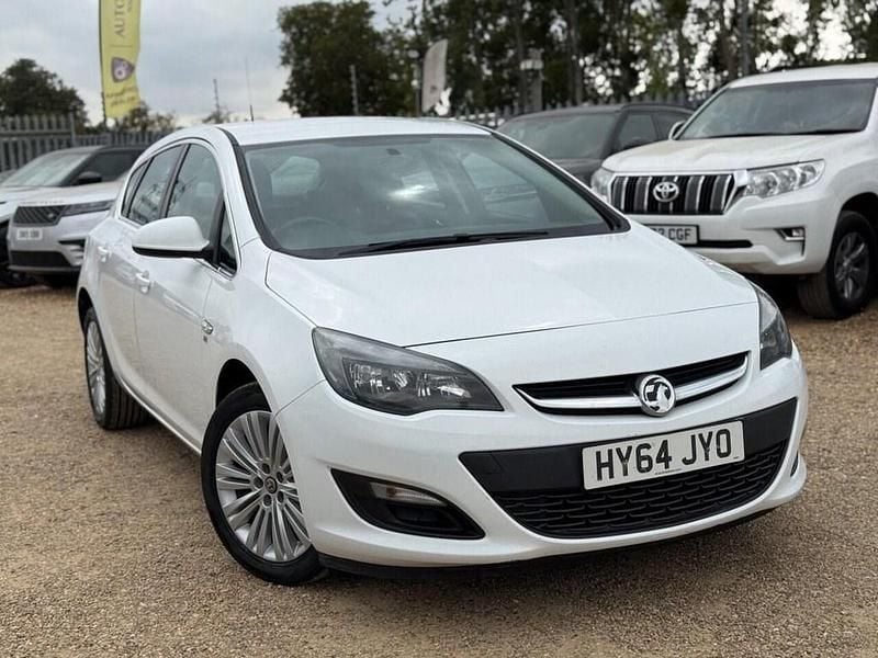 White Used 2014 Vauxhall Astra Excite Hatchback | £2,290 (Good price) - Image 1/4