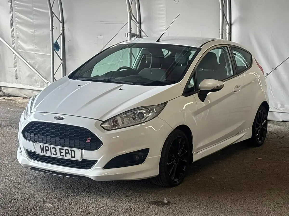 Used Ford Fiesta Zetec 2013 White Hatchback