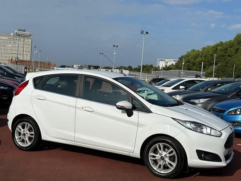 White Used 2015 Ford Fiesta Zetec Hatchback | £3,250 (Super price) - Image 1/4