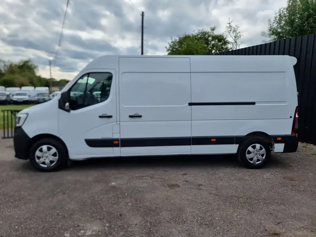 Used Renault Master Business 2023 White MPV