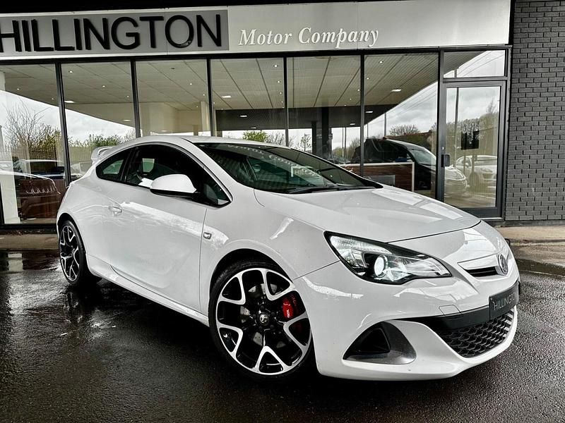 Used Vauxhall Astra GTC S 280 HP (205 kW) 2014 White Hatchback