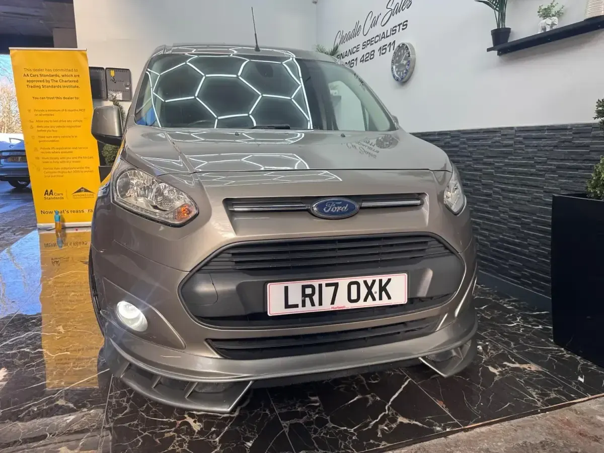 Used Ford Transit Connect Limited 2017 Silver MPV