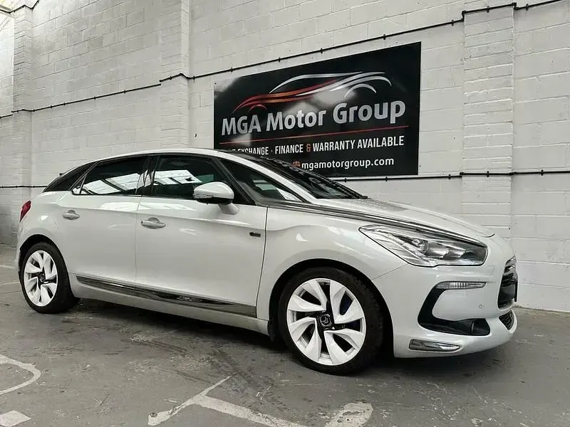 Used Citroën DS5 200 HP (147 kW) 2014 White Hatchback
