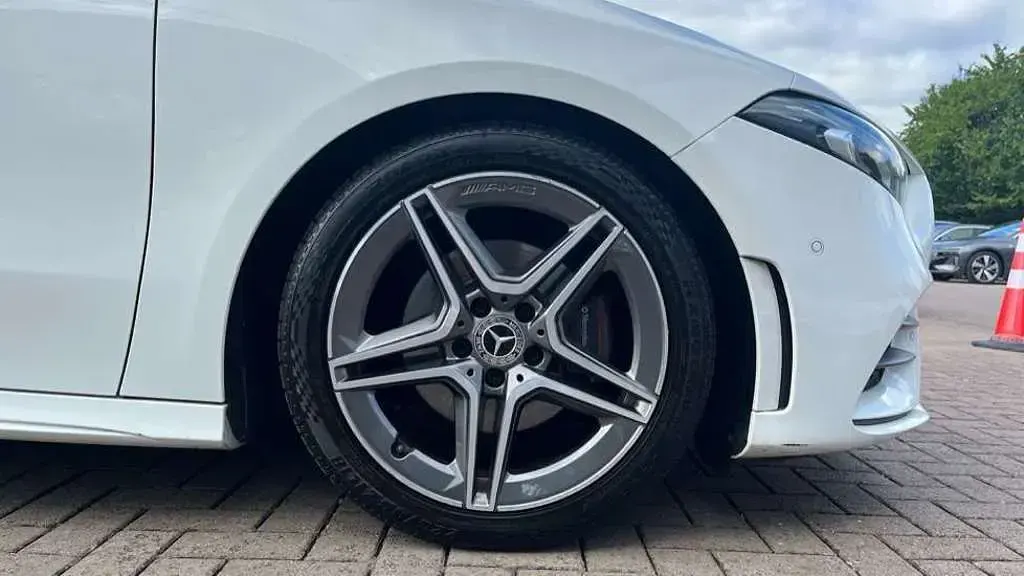 Used Mercedes A180 Executive 136 HP (100 kW) 2019 White Hatchback