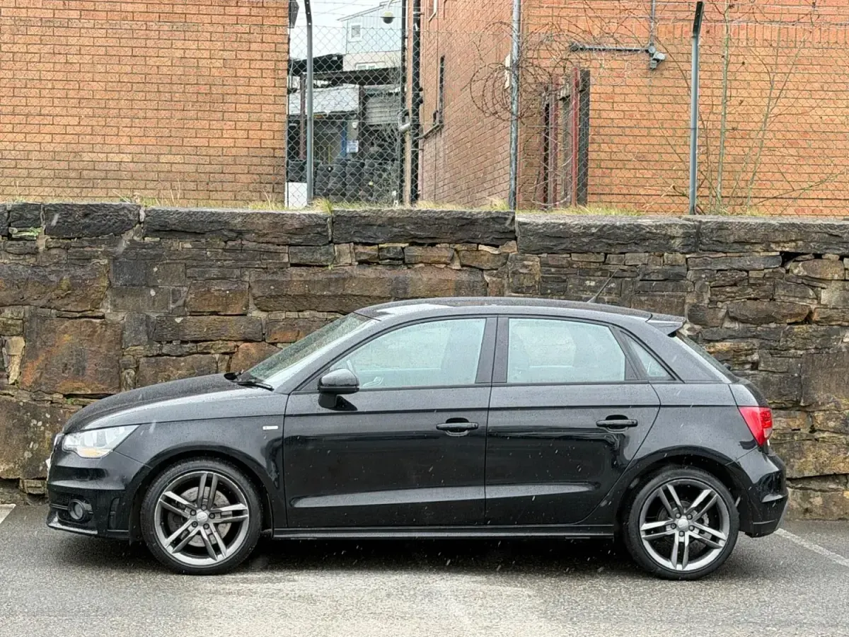Begagnad Audi A1 Sportback S-Line 143 HK (105 kW) 2014 Svart Halvkombi