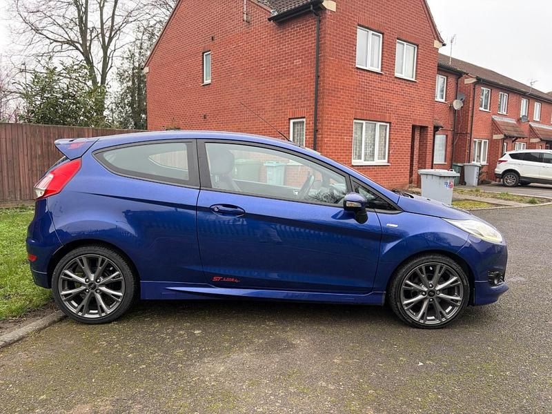 Used Ford Fiesta ST-Line 95 HP (69 kW) 2016 Blue Hatchback