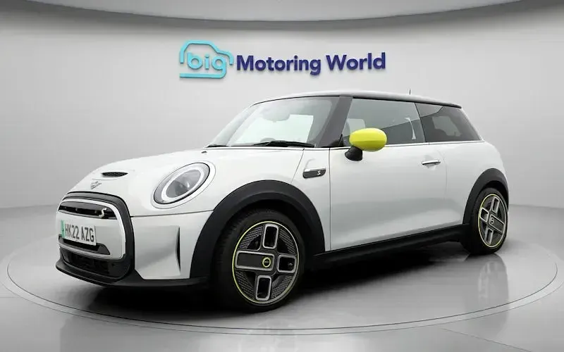 Used Mini Cooper Level 2 135 kW (184 HP) 2023 Hatchback