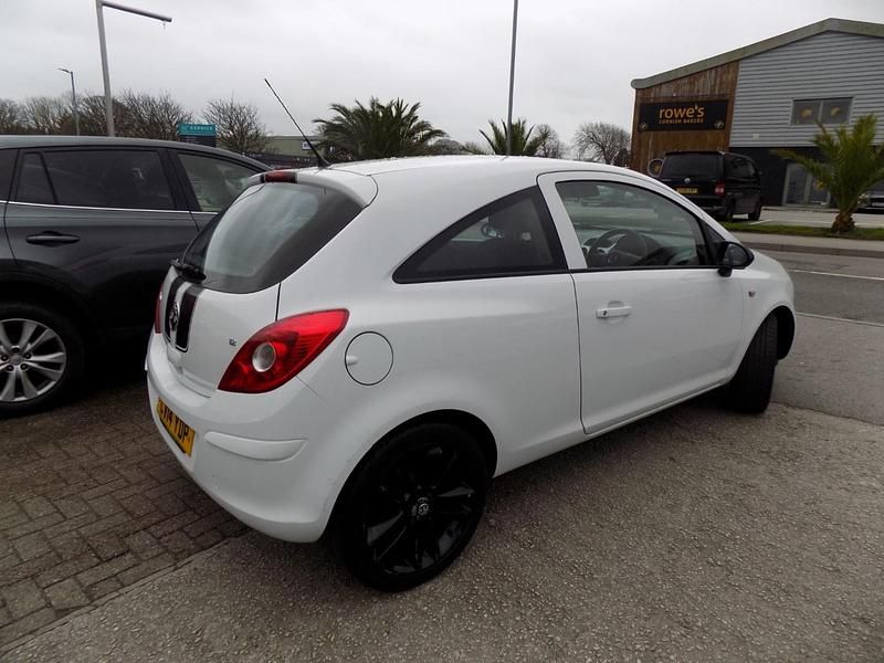Used Vauxhall Corsa 2014 White Hatchback