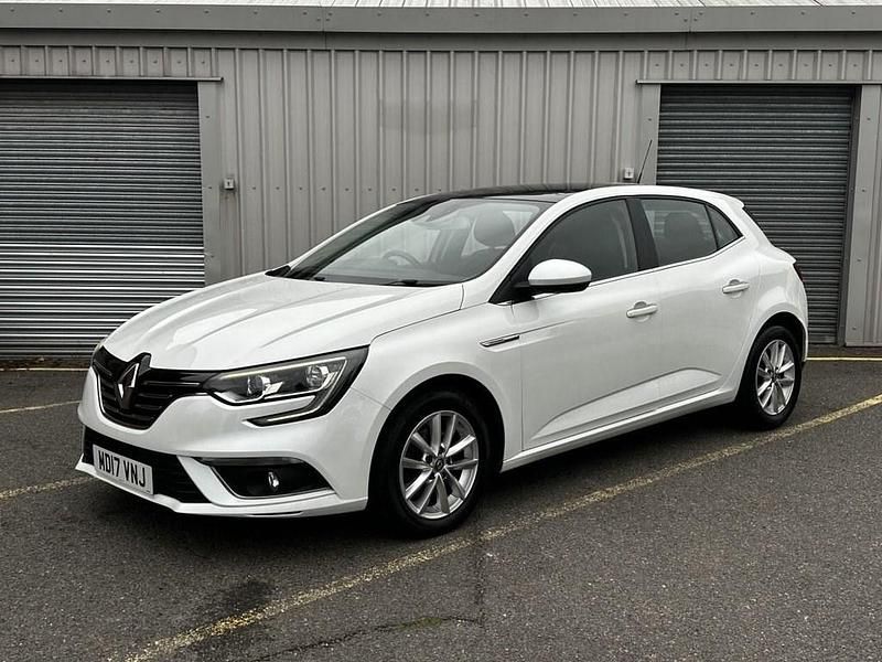 Used Renault Mégane IV Dynamique 110 HP (80 kW) 2017 White Hatchback