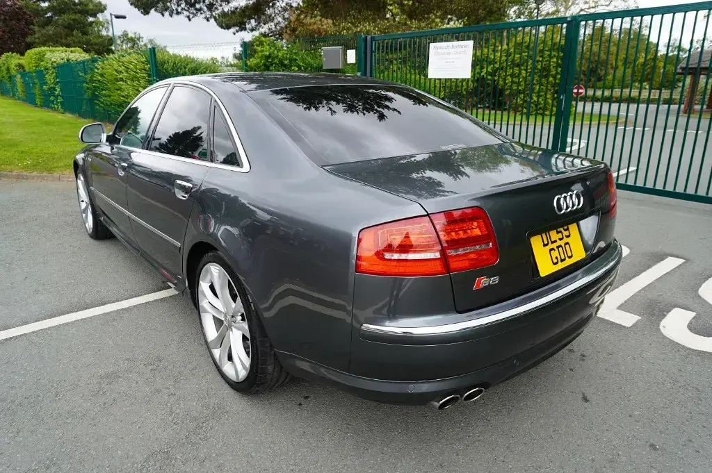 Usado Audi S8 Business 450 CV (330 kW) 2010 Gris Berlina