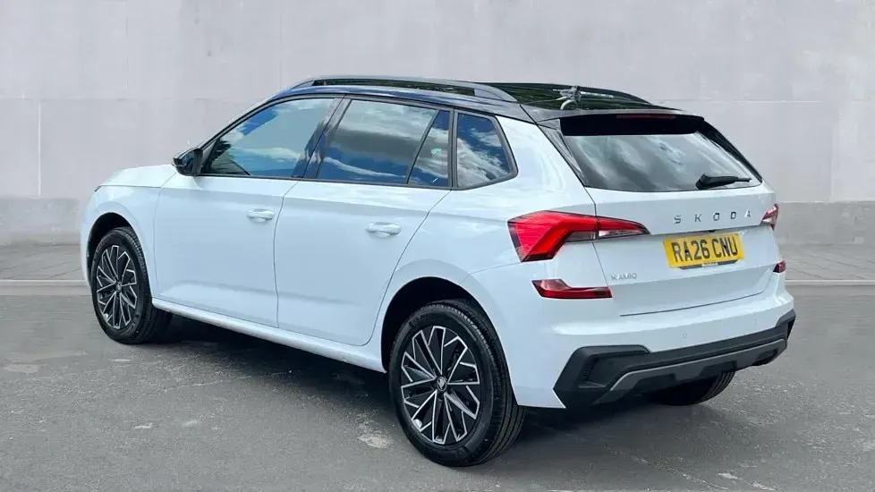 New Skoda Kamiq Design Edition 116 HP (85 kW) 2026 Moon white metallic black magic pearl effect SUV