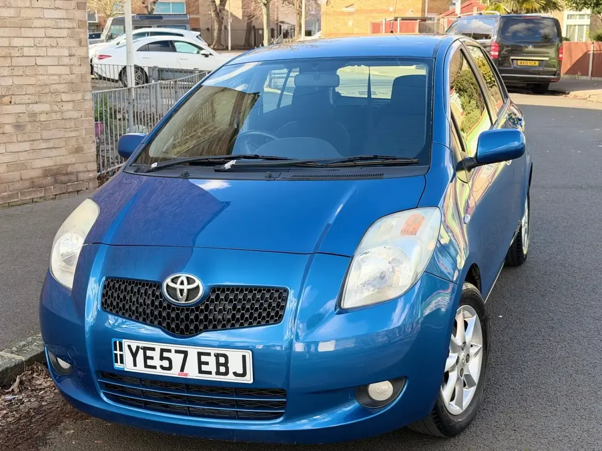 Used Toyota Yaris SR 85 HP (62 kW) 2007 Blue Hatchback