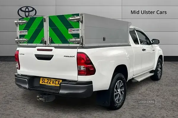 Used Toyota HiLux Active 150 HP (110 kW) 2022 White Pickup