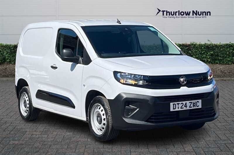 Kaolin white Used 2024 Vauxhall Combo S MPV | £15,799 (A bit pricey) - Image 1/4