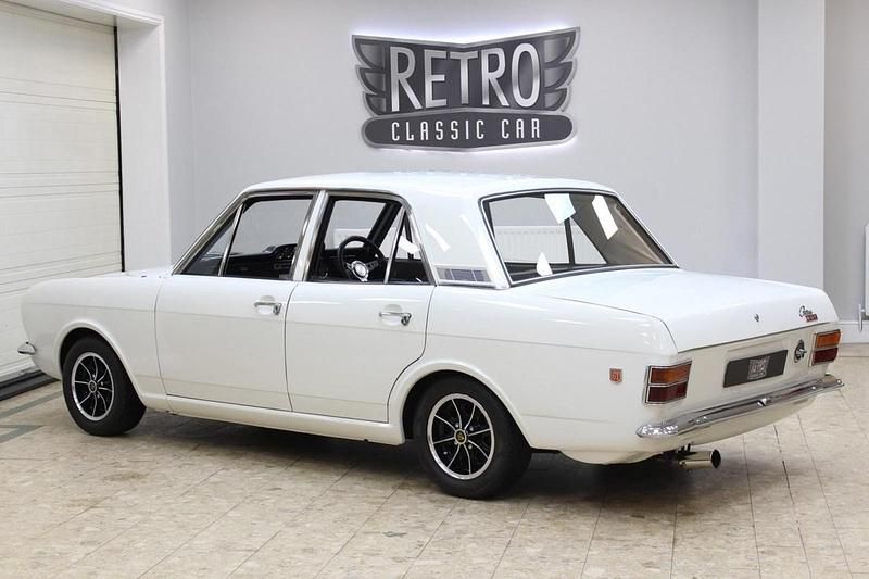 Used Ford Cortina 110 HP (80 kW) 1967 White/black