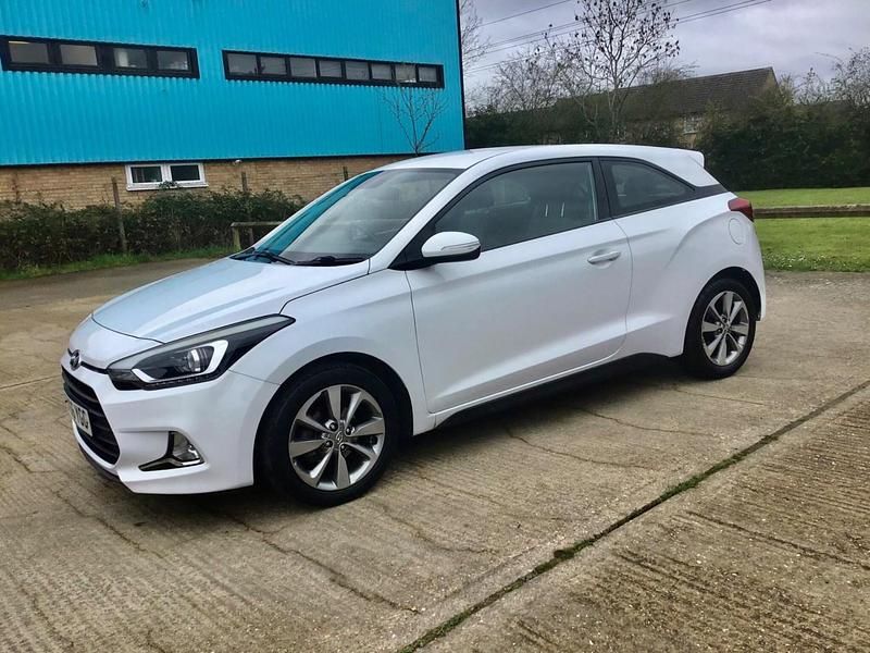 Used Hyundai i20 SE 84 HP (61 kW) 2016 White Coupe