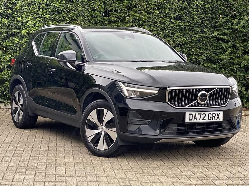 Black Used 2022 Volvo XC40 Core SUV | £21,999 (Fair price) - Image 1/4