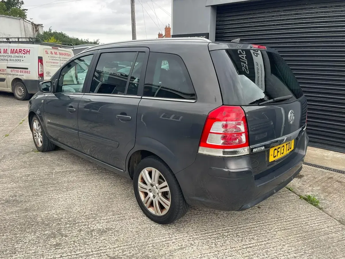 Used Vauxhall Zafira Design Edition 110 HP (80 kW) 2013 Grey MPV