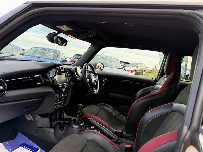 Begagnad Mini ONE Hatch 102 HK (75 kW) 2018 Vit Halvkombi