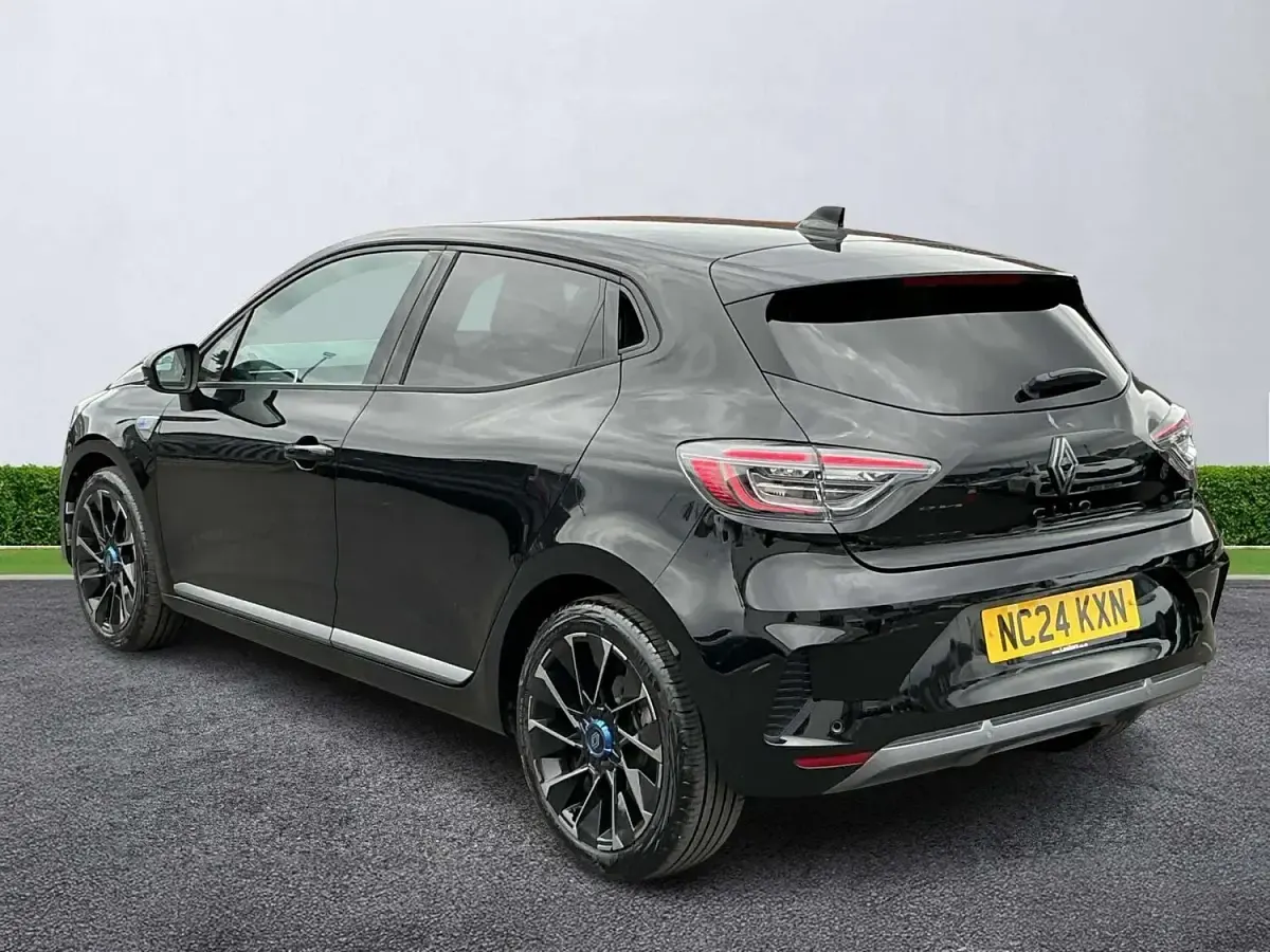 Used Renault Clio V Esprit Alpine 143 HP (105 kW) 2024 Black Hatchback