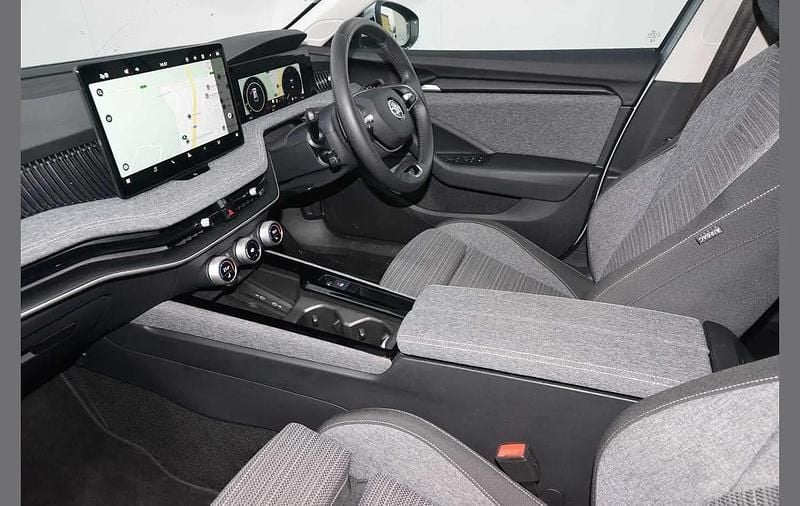 Used Skoda Superb SE Technology 147 HP (108 kW) 2024 Pebble silver metallic Estate