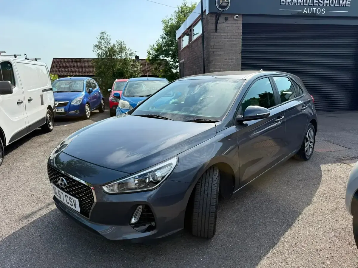 Used Hyundai i30 SE 120 HP (88 kW) 2017 Grey Hatchback