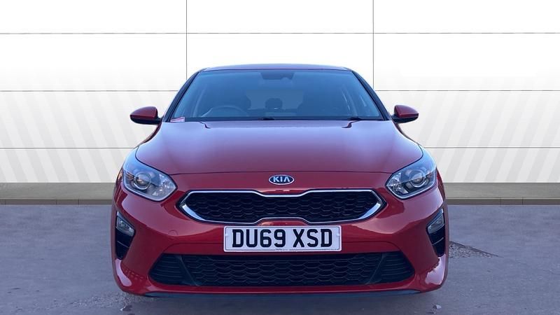 Used Kia Ceed 116 HP (85 kW) 2019 Red Hatchback