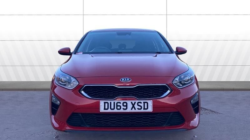 Usado Kia Ceed 136 CV (100 kW) 2019 Rojo Utilitario