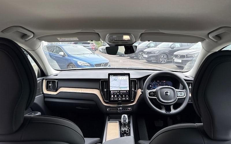 Used Volvo XC60 Plus 250 HP (183 kW) 2026 SUV