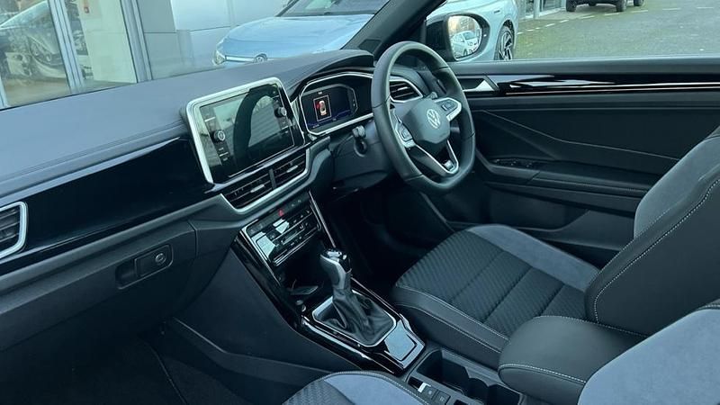 New VW T-Roc R-line 150 HP (110 kW) 2025 Deep black pearl black SUV