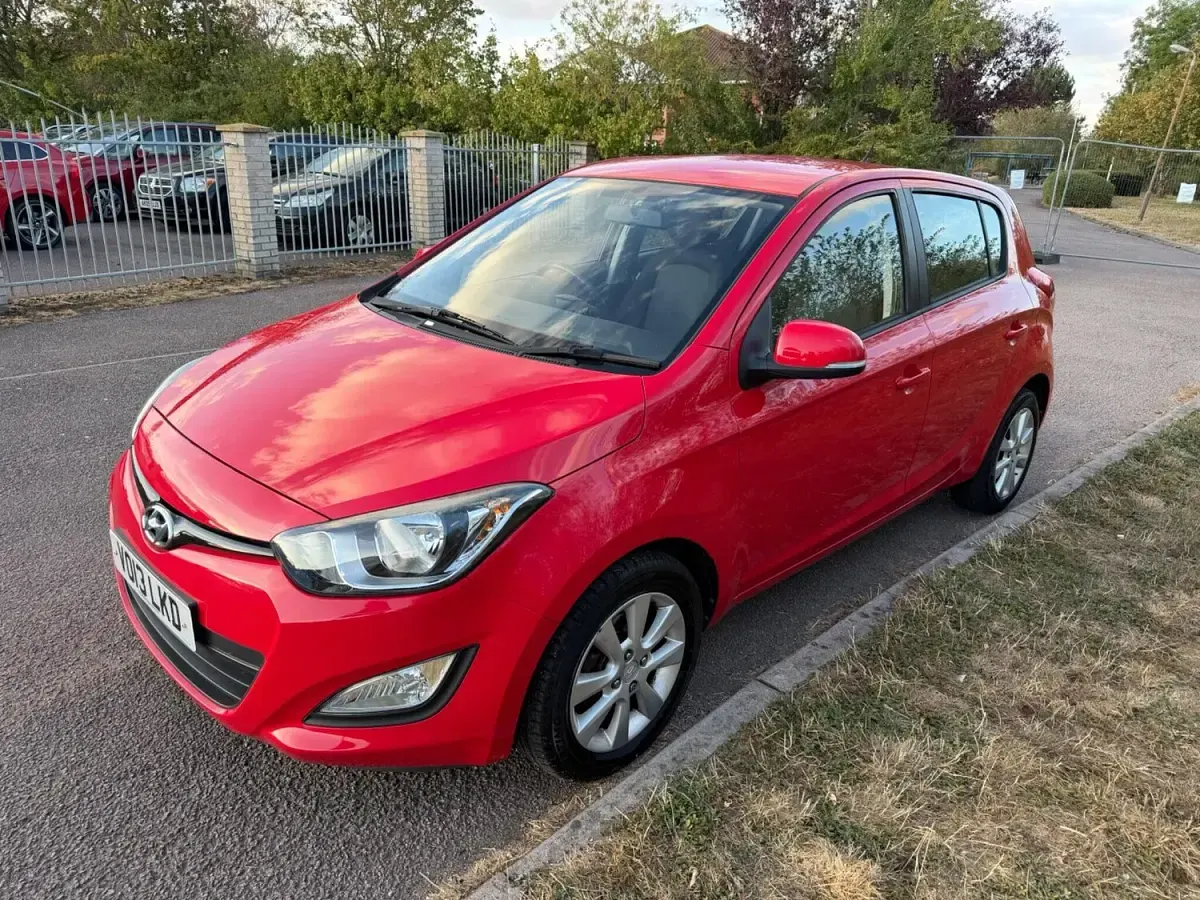 Used Hyundai i20 Active 86 HP (63 kW) 2013 Red Hatchback