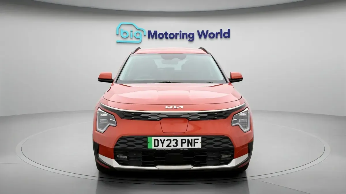 Used Kia e-Niro 147 kW (201 HP) 2023 Orange SUV