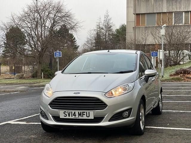 Used Ford Fiesta Zetec 80 HP (58 kW) 2014 Silver Hatchback