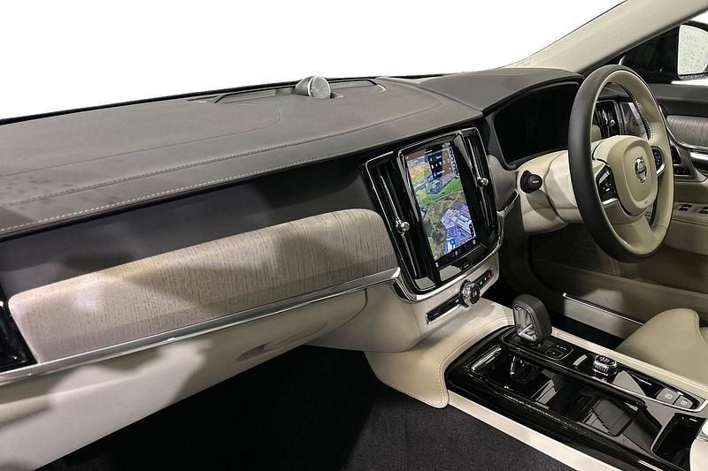 Used Volvo V90 Ultra 449 HP (330 kW) 2024 Blue Estate